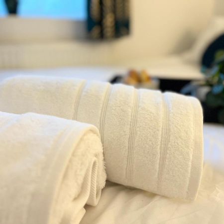 לונדון 3 Cosy Homes Walking Distance To Mall With Parking Available To Book Separately 3 Bed House Or 1 Bed Apartment Or Studio מראה חיצוני תמונה